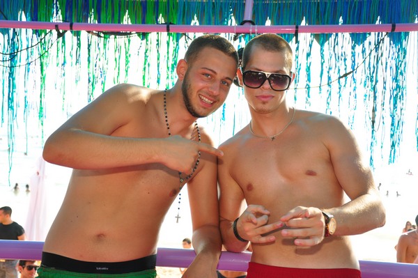 Champagne Showers @ Edde Sands